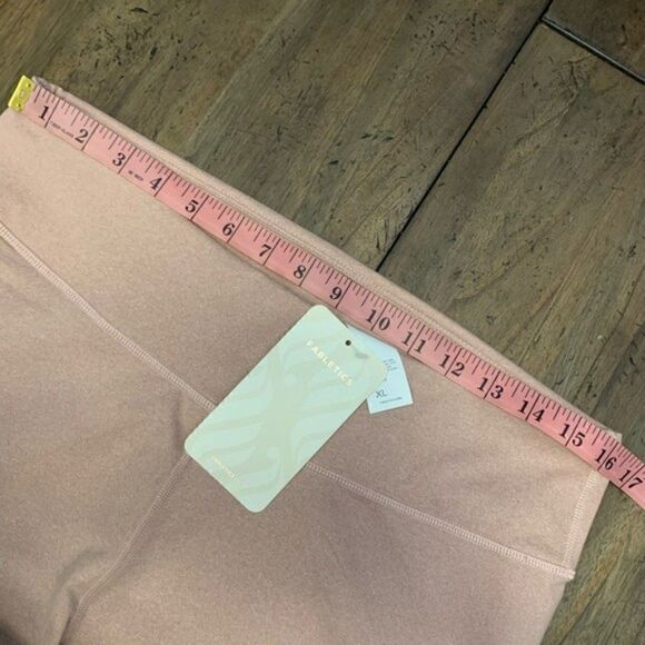 Fabletics Leggings Capri 19” inseam - Picture 10 of 12
